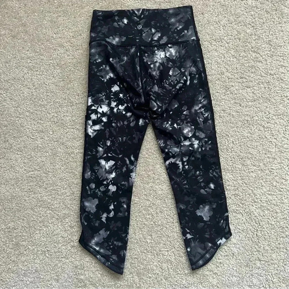 Lululemon Sunrise Salutation Workout Leggings Crop Vented High Rise Black WM 4 - Picture 3 of 16